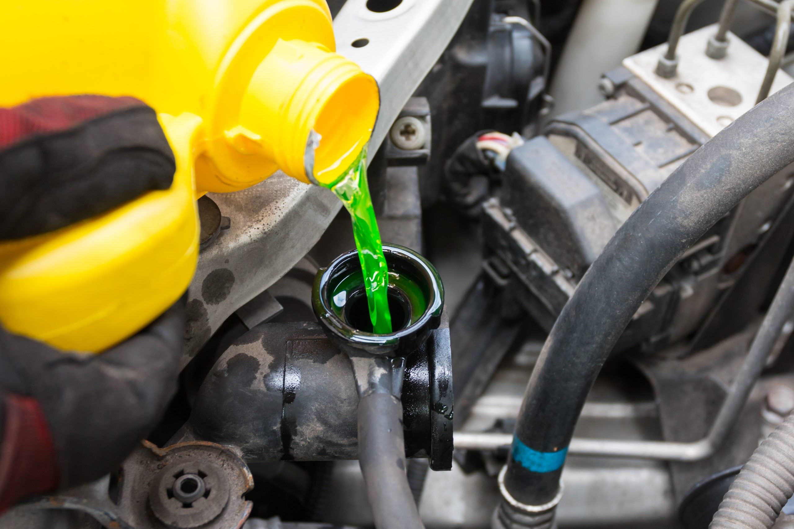 A car's fluids being replaced