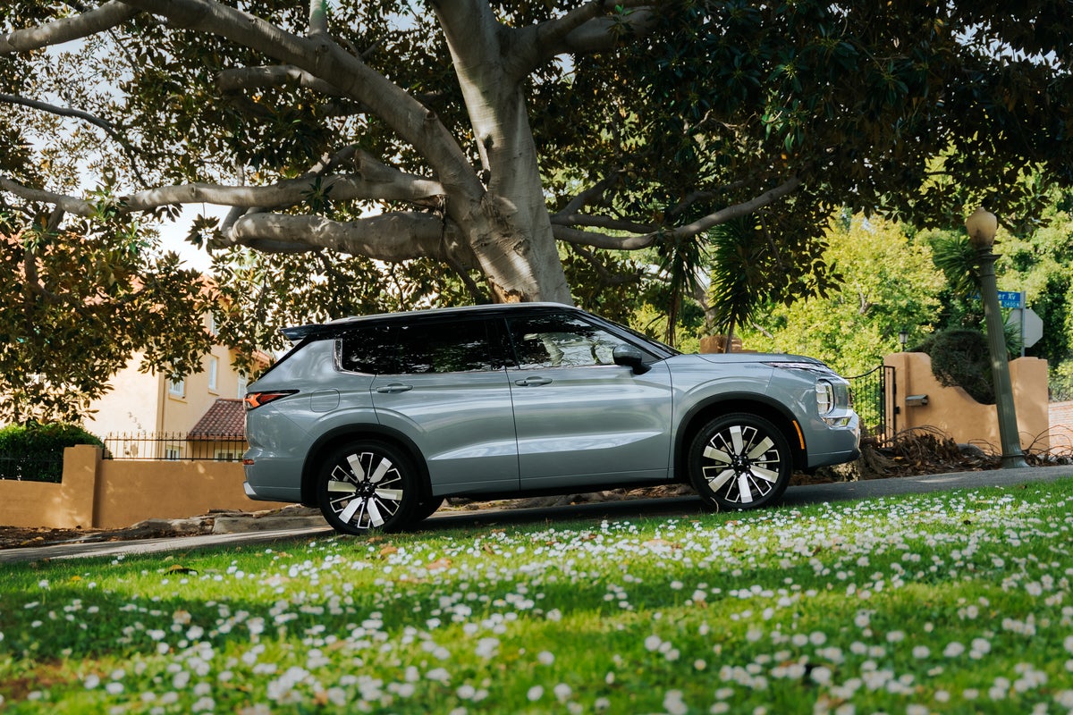 2025 Mitsubishi Outlander is the brand’s flagship vehicle