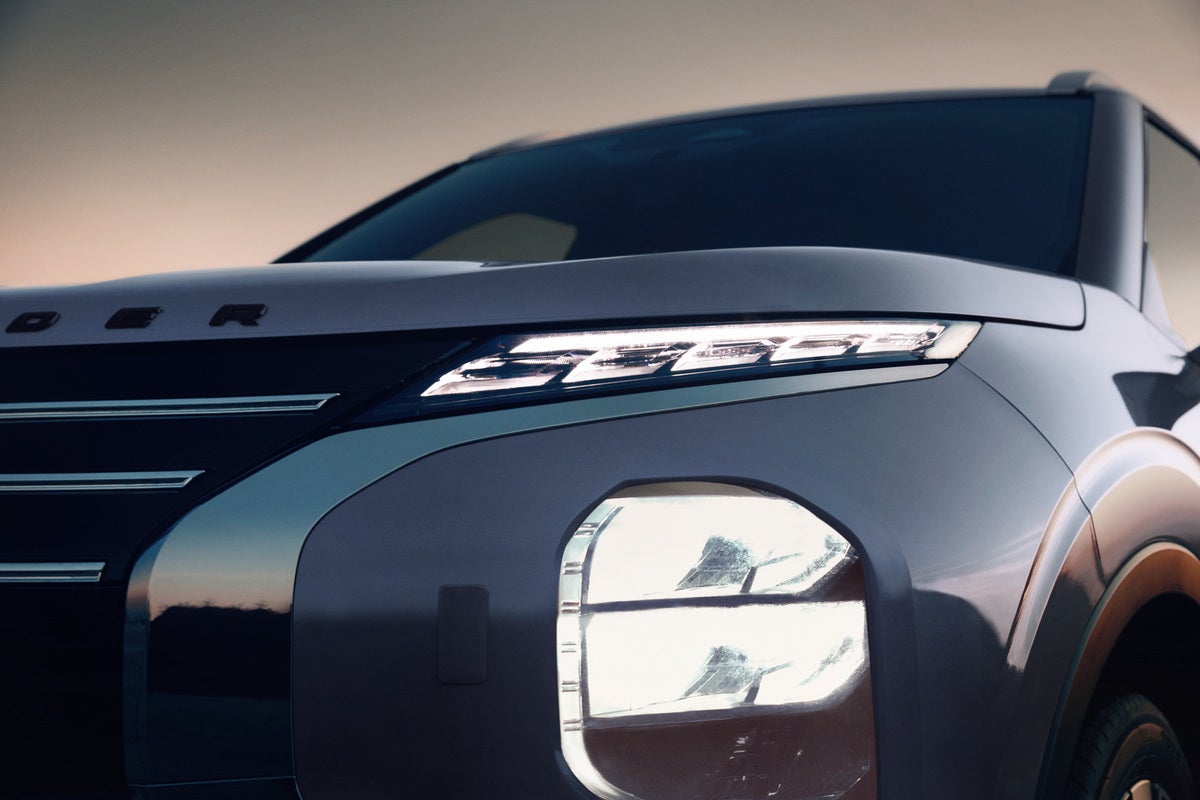 2025 Outlander Front Driver 3_4