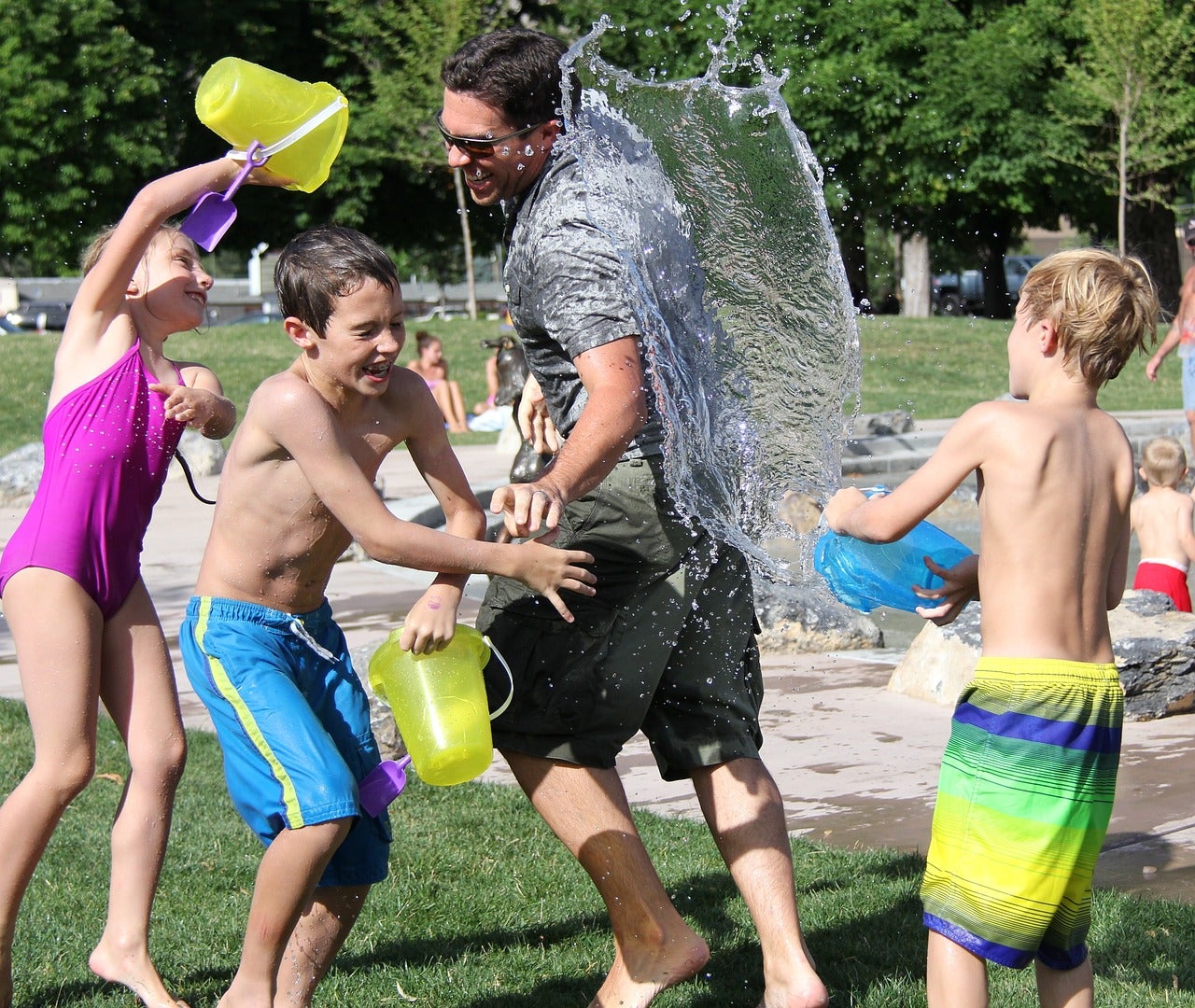 water-fight-g77d5065e9_1280