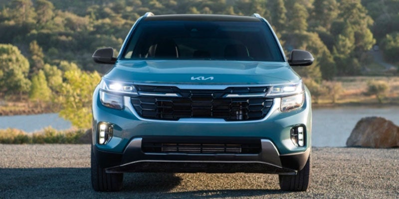 The 2025 Kia Seltos from the front showing off the new grille in Alliance, OH