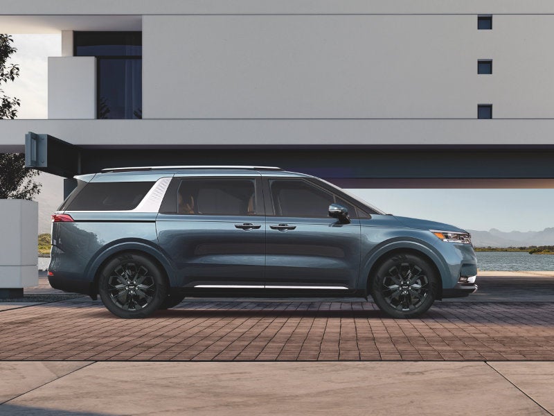 A 2022 Kia Carnival MPV is sure to impress near Canton OH