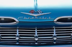 A photo of the Chevrolet logo on a blue classic car
