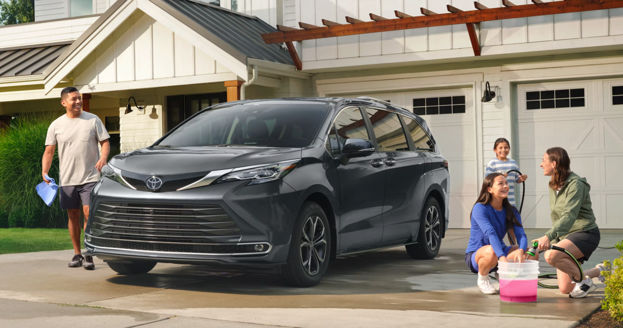 2026 toyota sienna family car