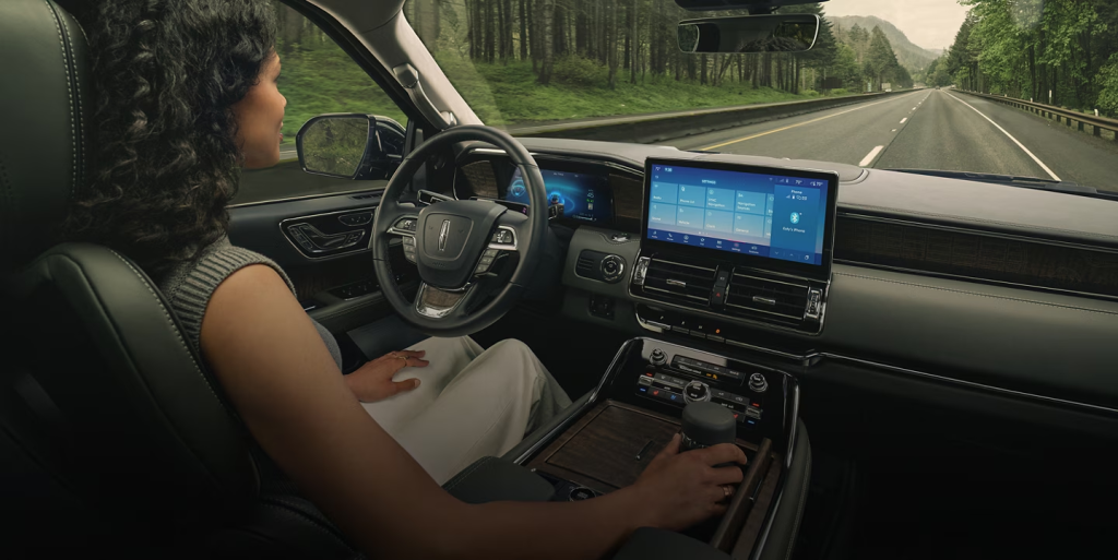 Lincoln BlueCruise*
Experience hands-free highway driving.
