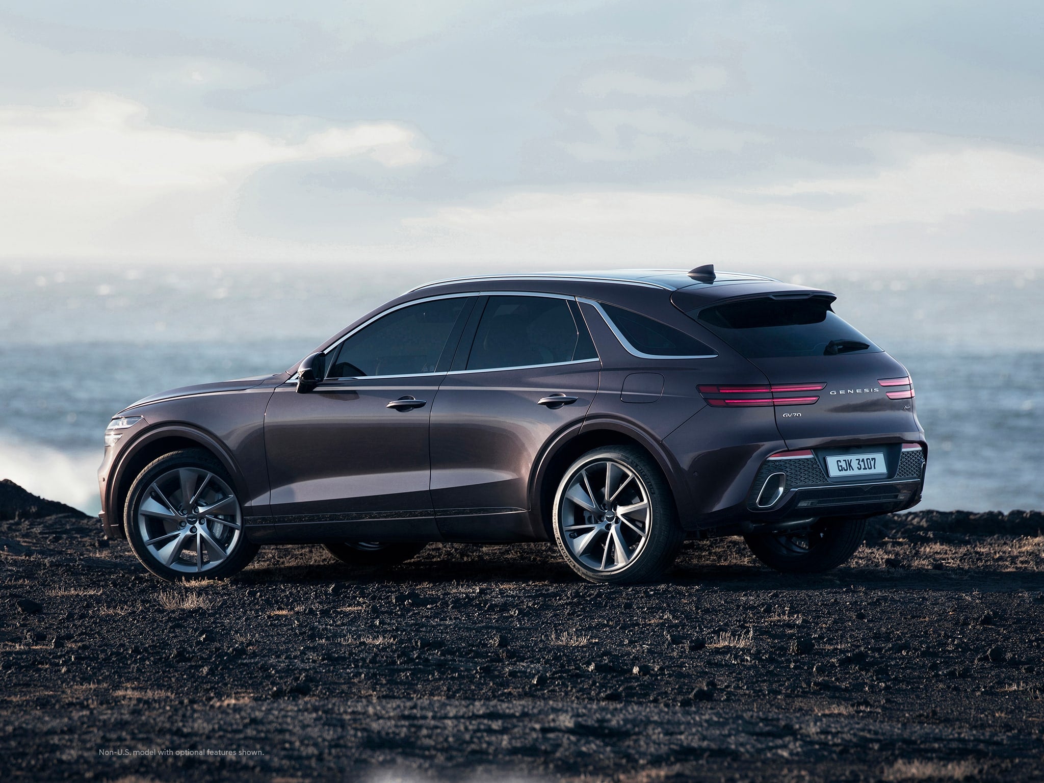 Side view of the 2022 Genesis GV70, heading an article on How to use the Ergo Motion Seat in the 2022 Genesis GV70