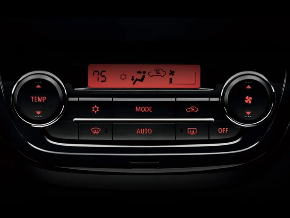 2022 Mitsubishi Mirage automatic climate control