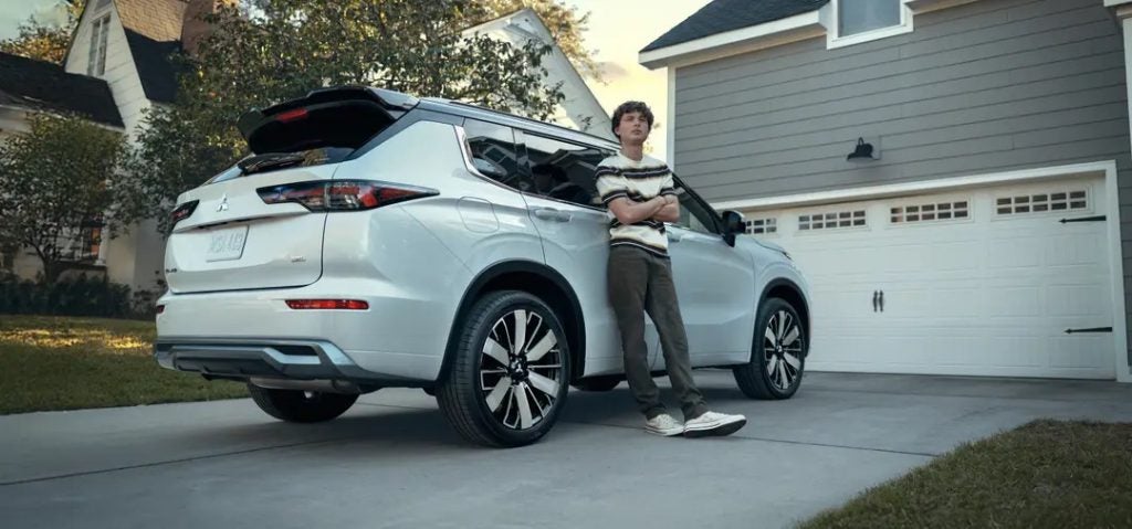 white mitsubishi outlander parked