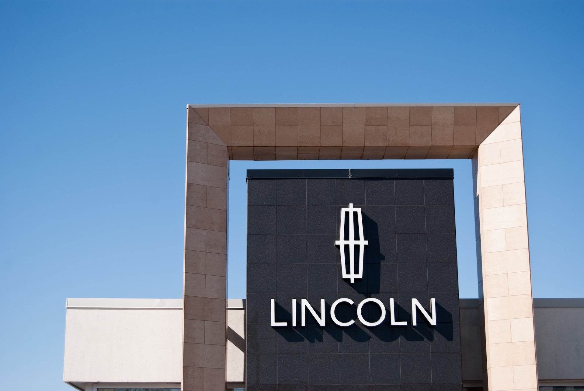 A photograph of a large Lincoln dealership sign at a car dealership in Halifax, Nova Scotia, Canada. The business sign contains the large iconic Lincoln logo."