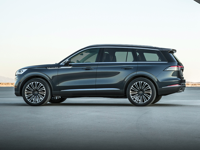 A Lincoln Aviator driving