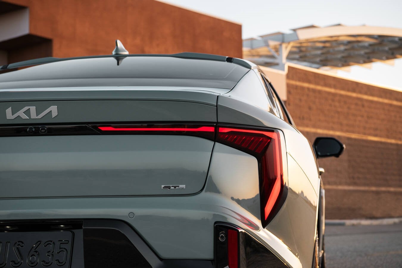 ¿Cuánto debes ganar para comprar un Kia en México en 2026?