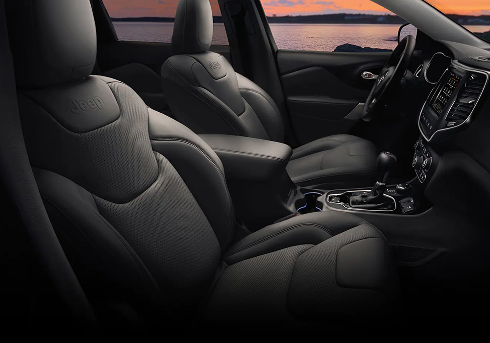 2023 Jeep Cherokee leather seats 