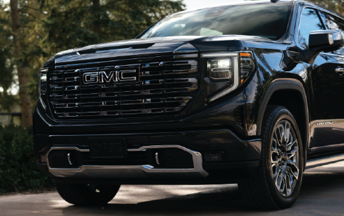 Black GMC Sierra 1500 Denali Ultimate front grille, LED headlights and chrome bumper