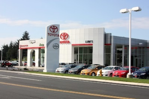 Lum's Auto Center dealership exterior with vehicles on display