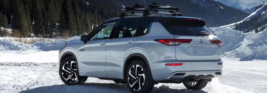2024 Mitsubishi Outlander Parked in Snow