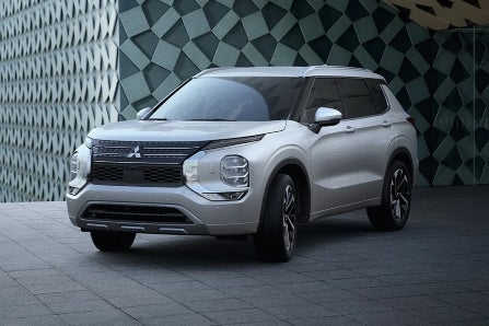 2024 Mitsubishi Outlander Parked at Angle View from Front