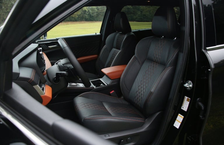 2023 Mitsubishi Outlander Front Row Seating