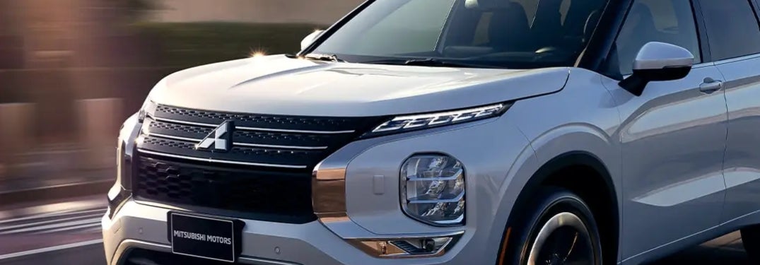White 2023 Mitsubishi Outlander Front