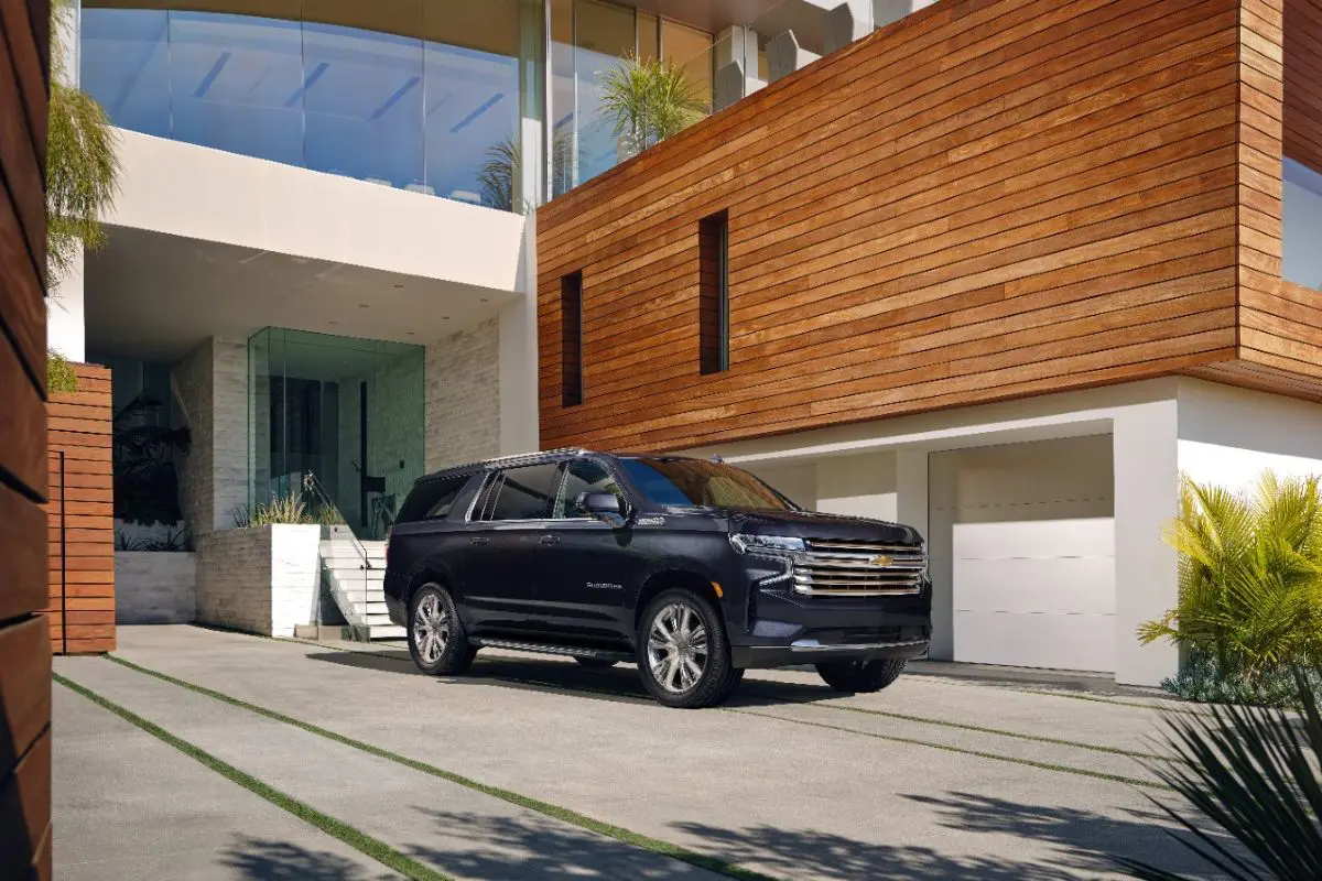 2023 Chevrolet Suburban Exterior Passenger Side Front Profile