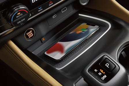 Wireless Charging Tray in Nissan Rogue