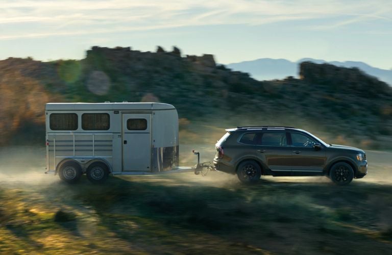 2023 Kia Telluride towing a caravan