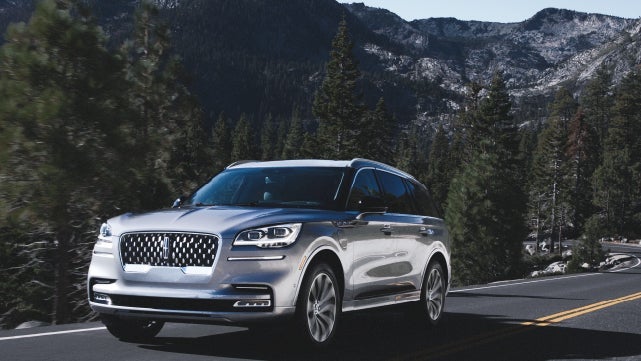 2022-aviator-phev-bl-hero-trans-01-mobile