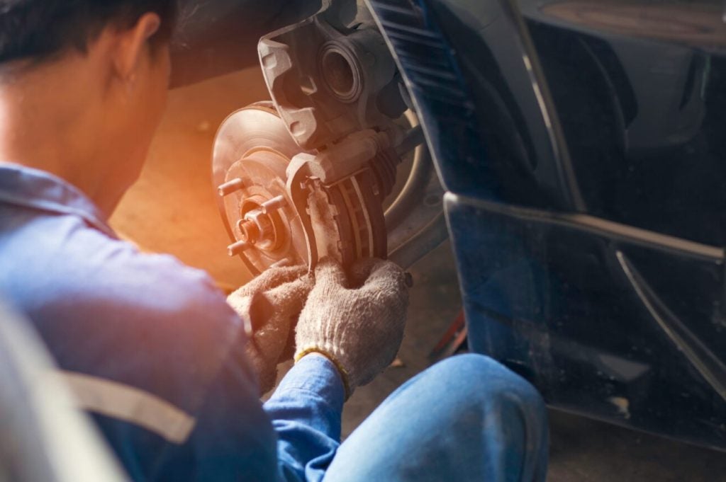 tech changing brakes