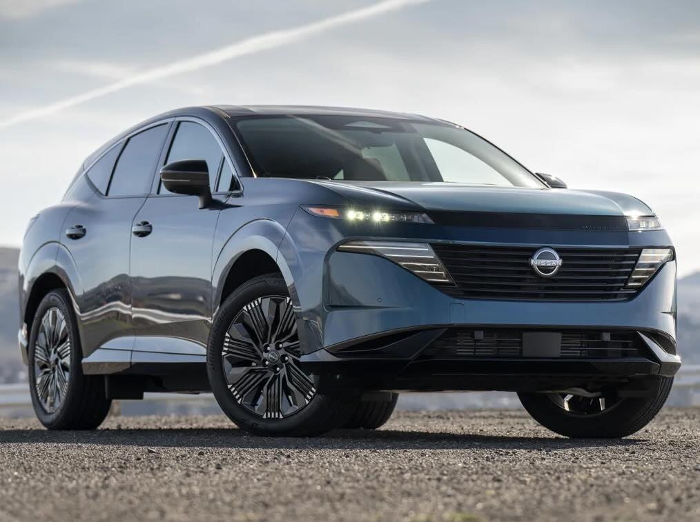 A photo of a metalic blue 2026 Nissan Murano SL.
