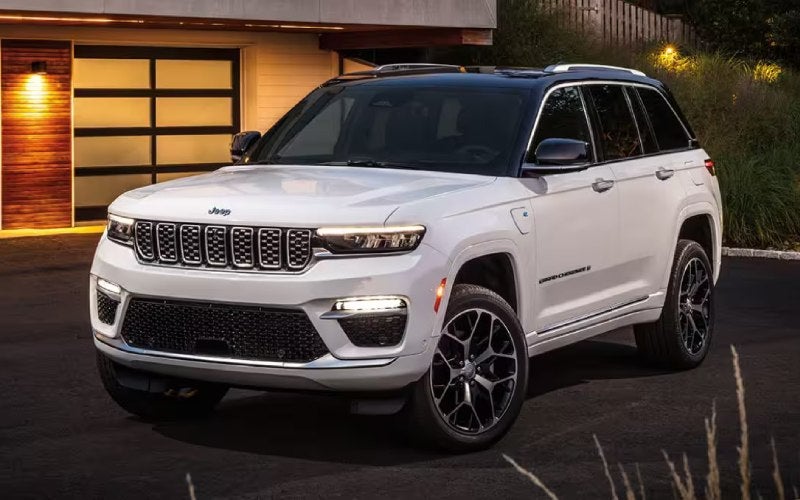 Luxury Meets Capability in the 2025 Jeep Grand Cherokee near Dubuque, IA