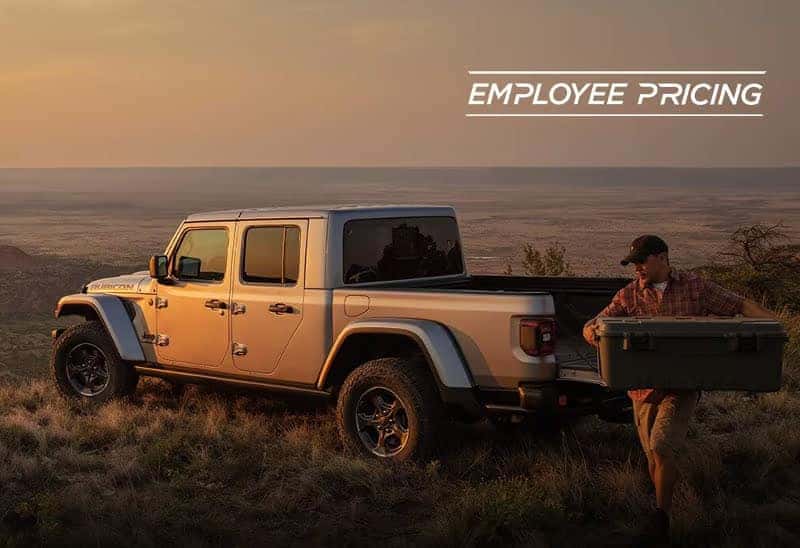 Brad Deery Motors -Jeep Employee Pricing 2023 Gladiators near Davenport