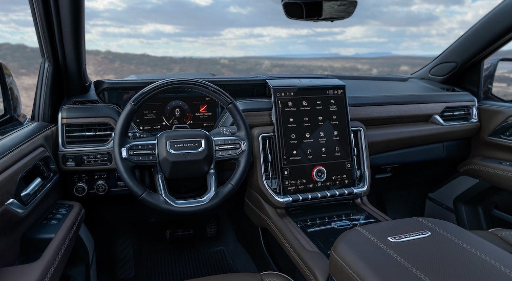 Steering wheel, dashboard and instruments in a 2025 GMC Yukon XL.