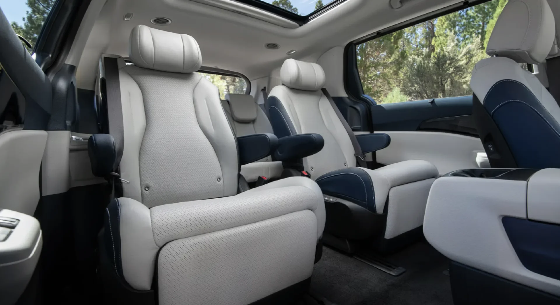 2nd-row captain&rsquo;s chairs shown on the 2027 Kia Carnival SX Prestige with Deep Navy and Misty Gray two-tone leather seat trim.