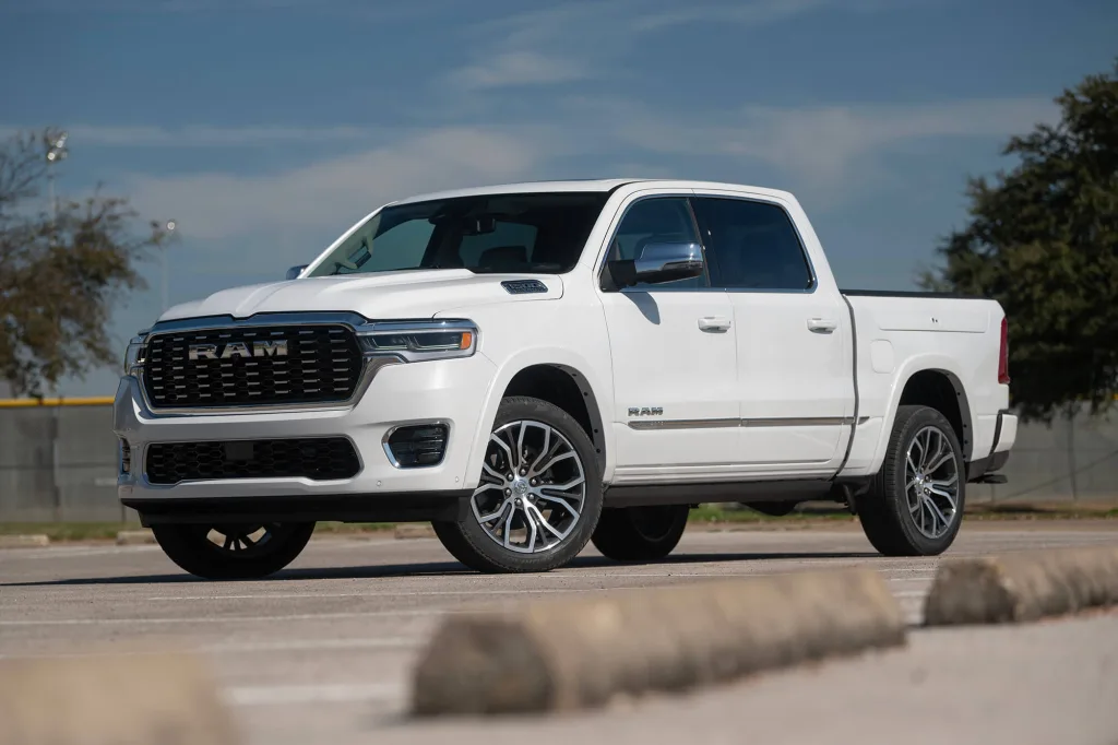 2025 Ram 1500 simi cdjr (1)