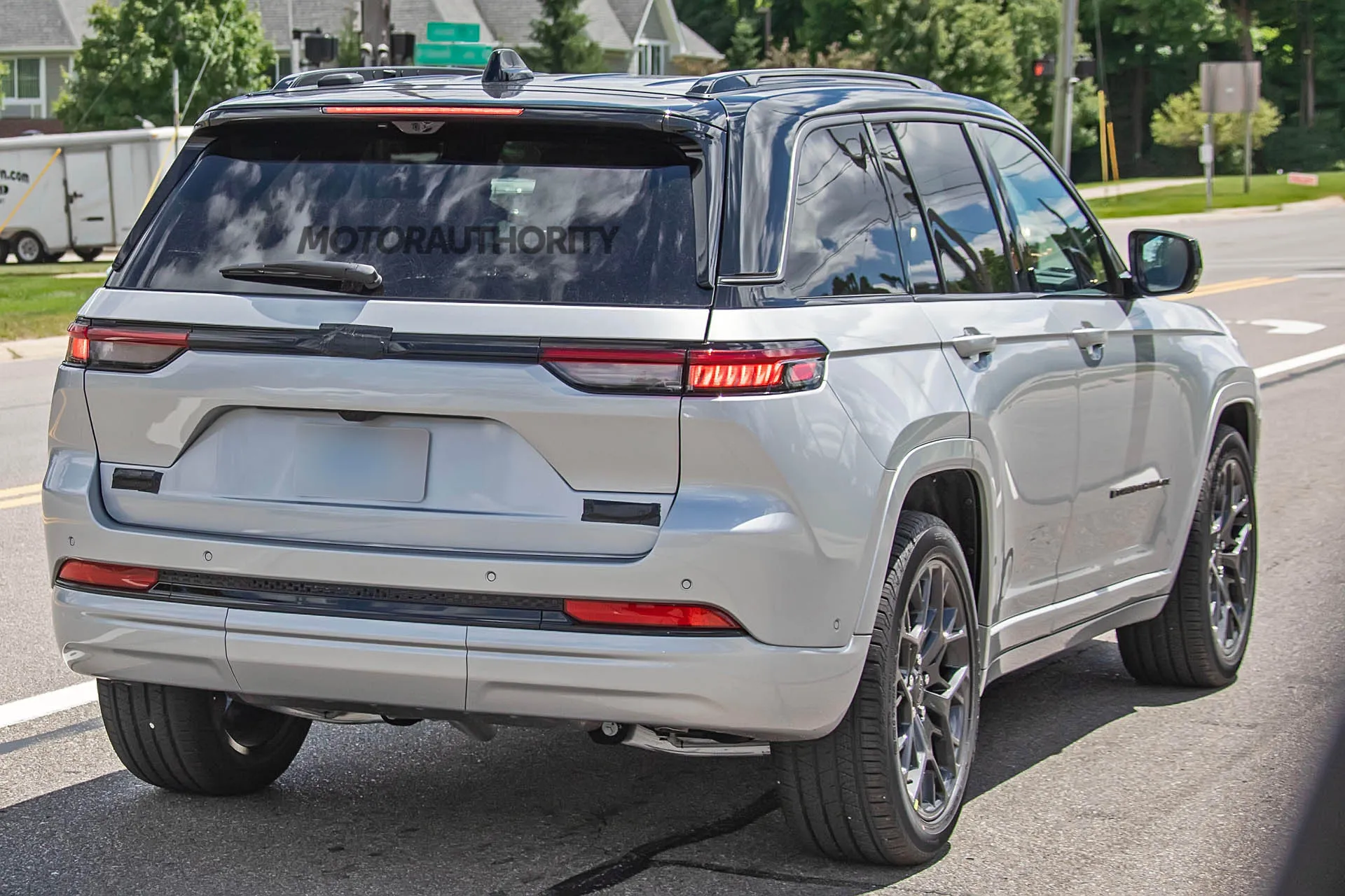 2026 jeep grand cherokee release date back