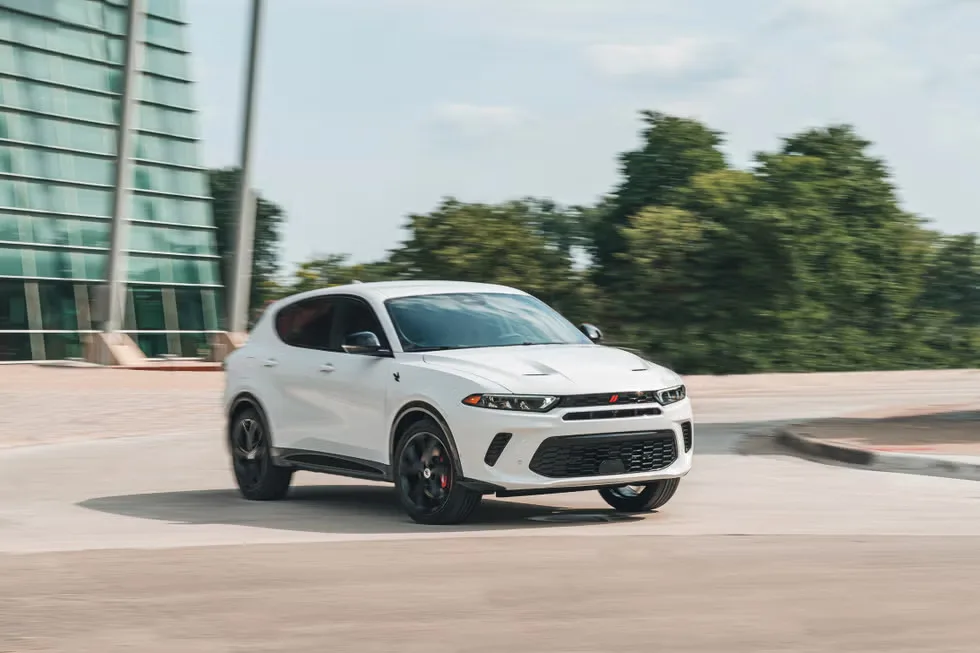 2024-dodge-hornet-r-t-001-652fcef0f2c56