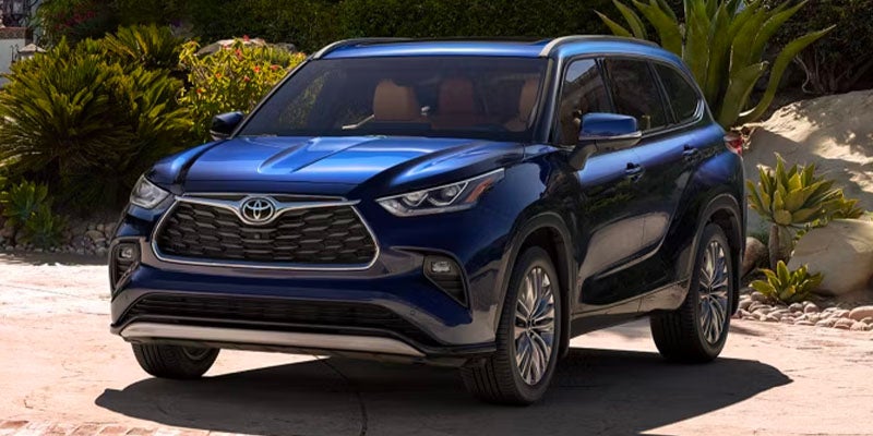A 2025 Toyota Highlander Hybrid parked outside in Pleasant Hills, PA