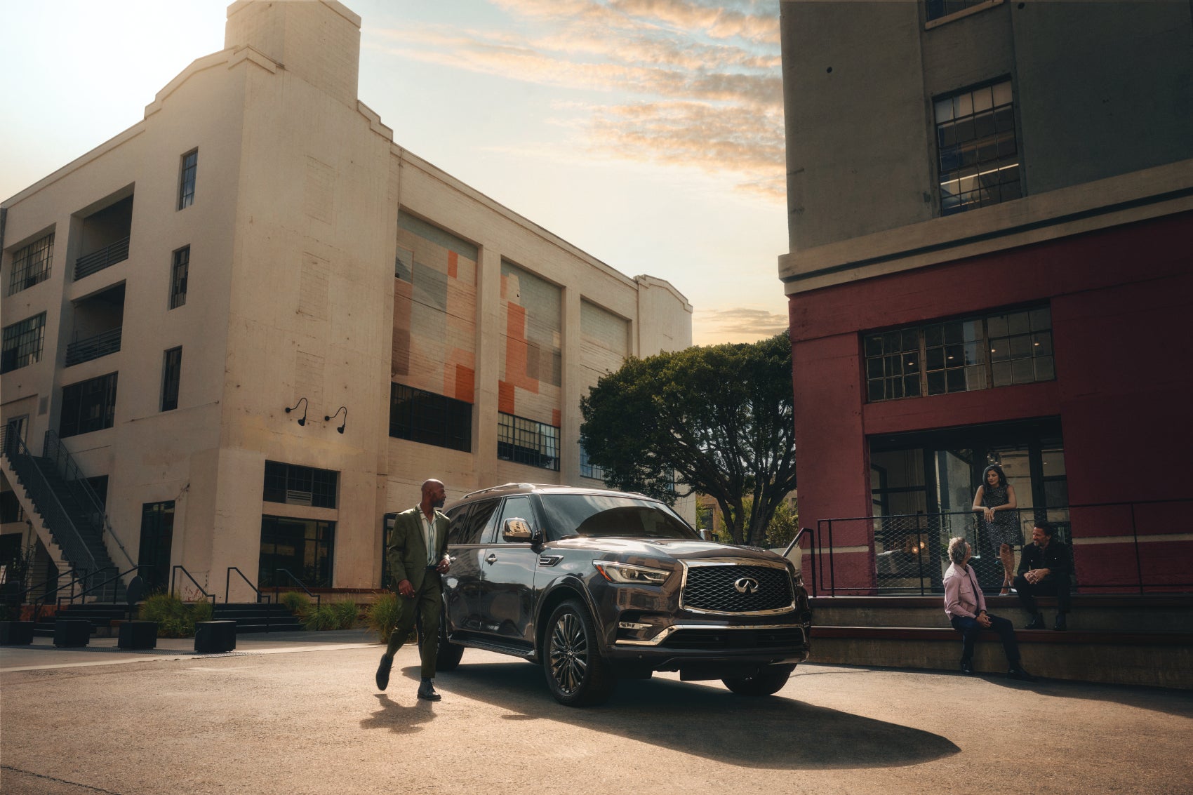 New INFINITI QX80 in the City