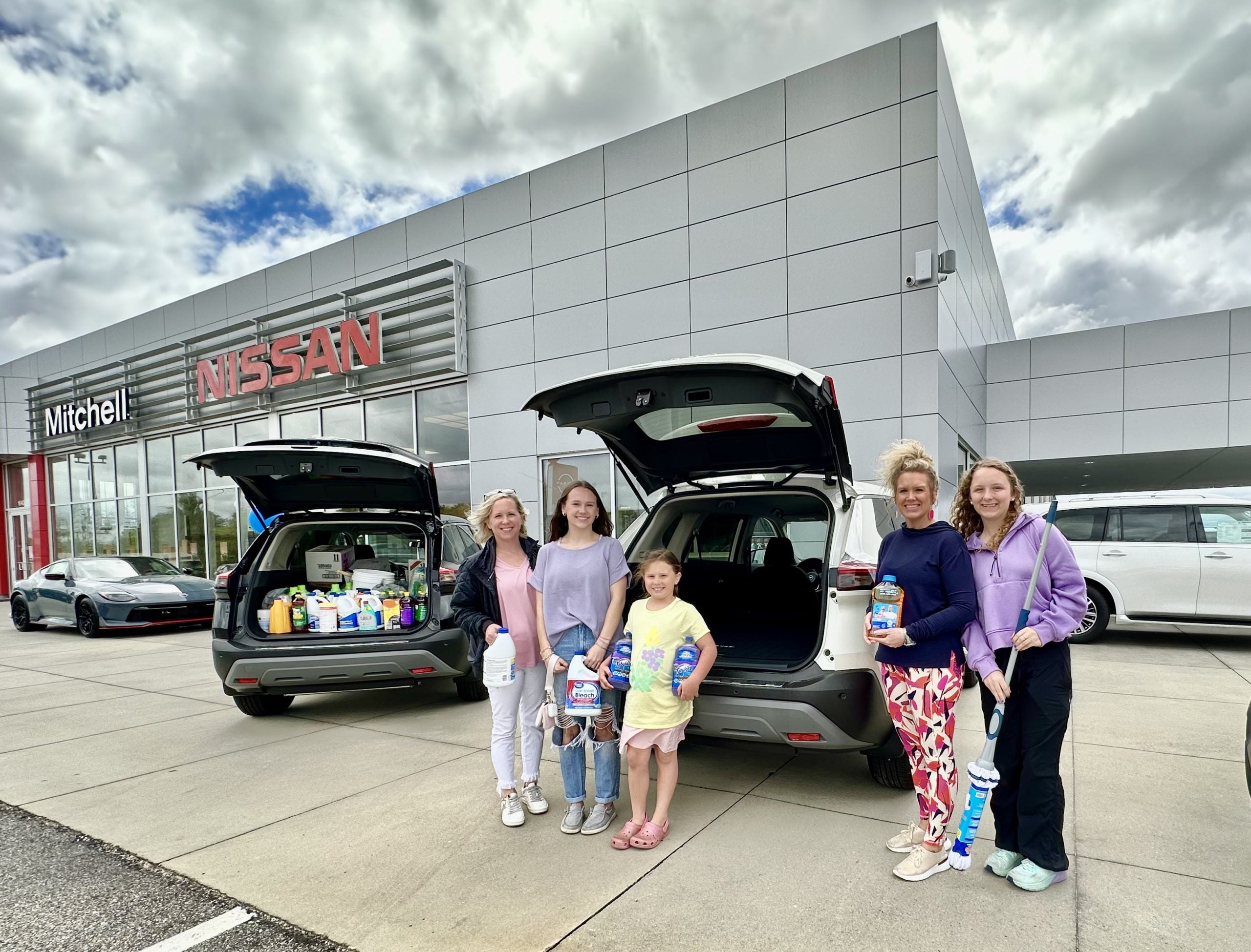 Mitchell Nissan Load the Rogue Event for the SOS Animal Shelter