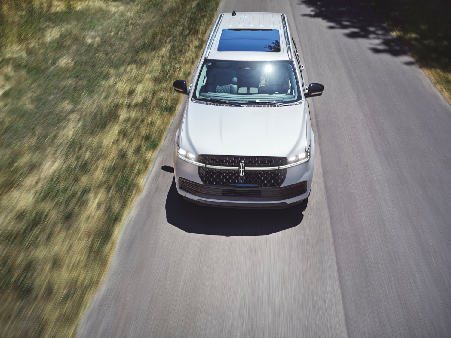 Lincoln Navigator vs Cadillac Escalade Features