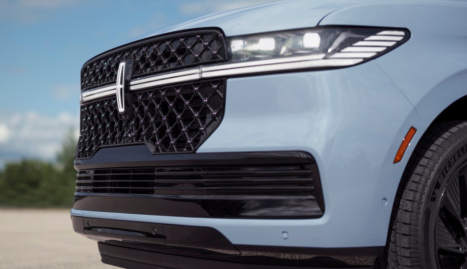 Lincoln Navigator vs Cadillac Escalade