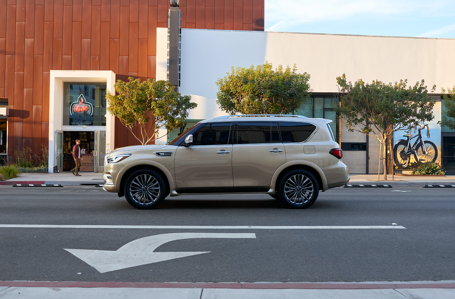 INFINITI QX80 vs. Cadillac Escalade Comparison