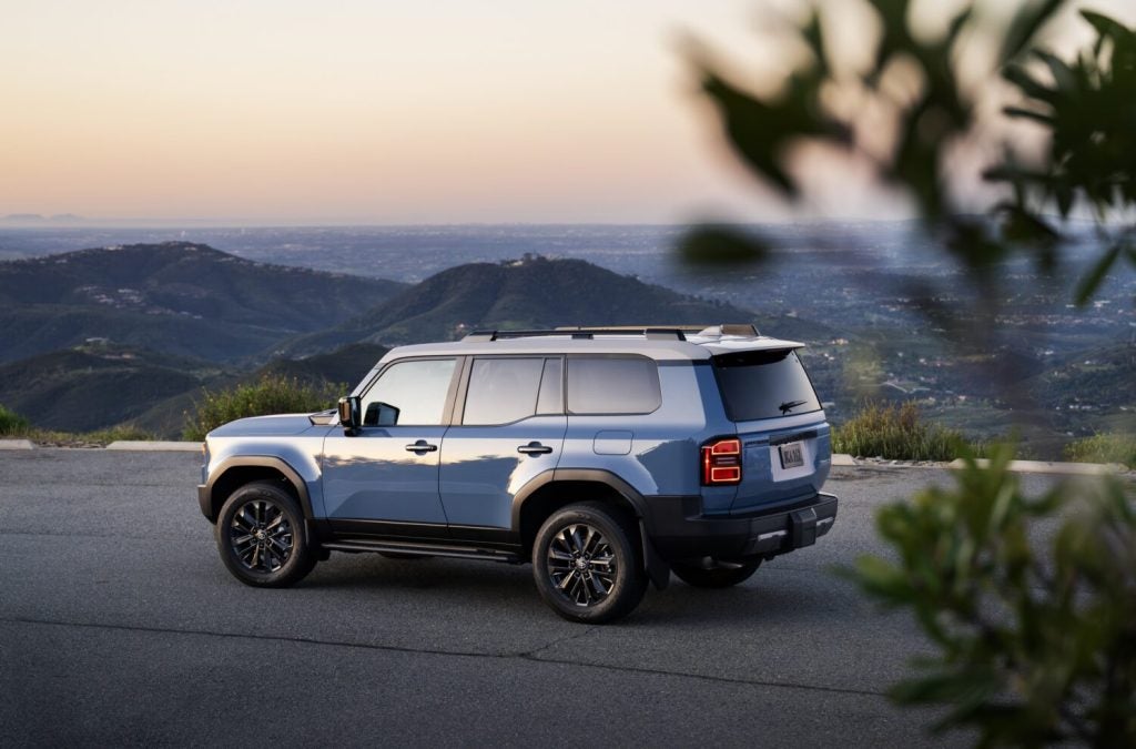 Mid-Size SUV: Toyota Land Cruiser