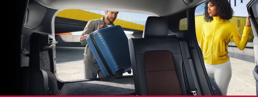 INTERIOR: SEATING, COMFORT & TRUNK SPACE 