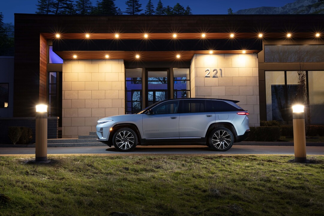 2025 Wagoneer side view in a driveway
