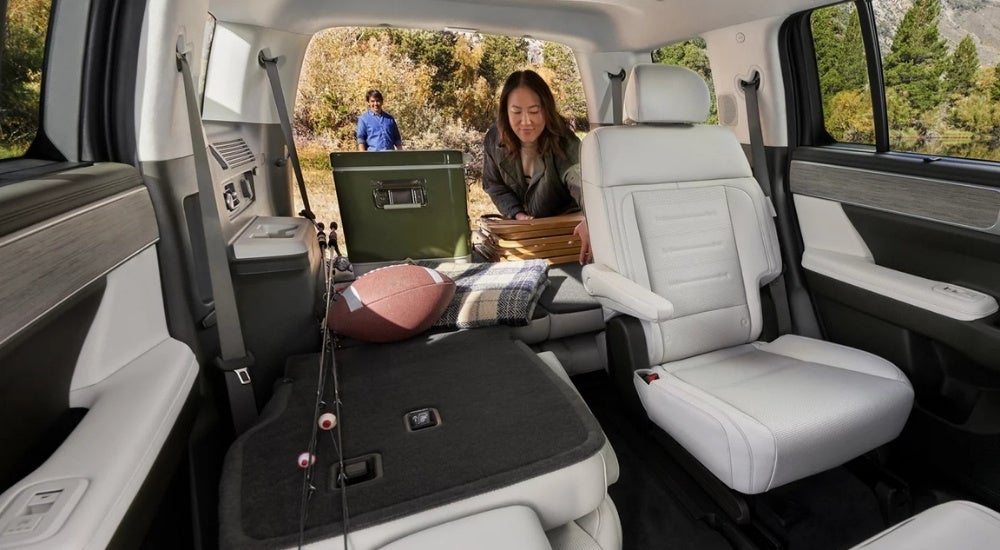 A family is shown unloading a 2025 Hyundai Santa Fe.