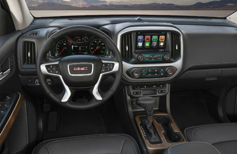 steering wheel and dashboard in 2018 GMC Canyon Denali