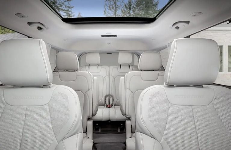 Interior of the 2023 Jeep Grand Cherokee