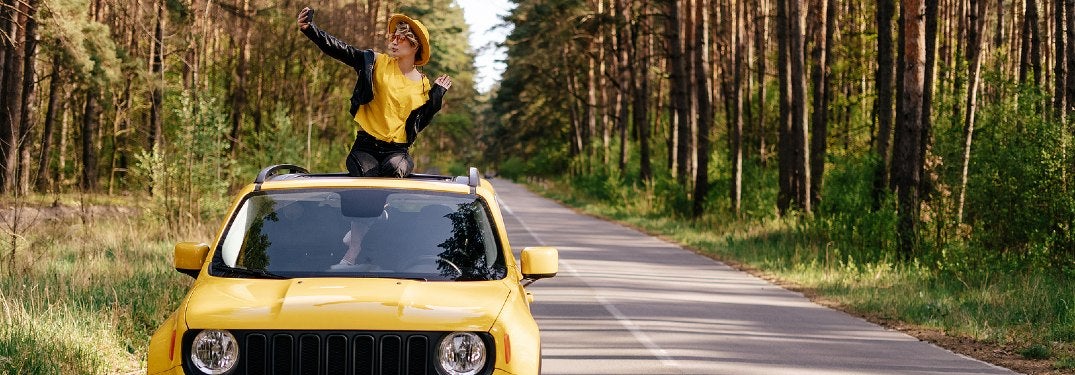 What’s the Difference Between a Sunroof and a Moonroof?