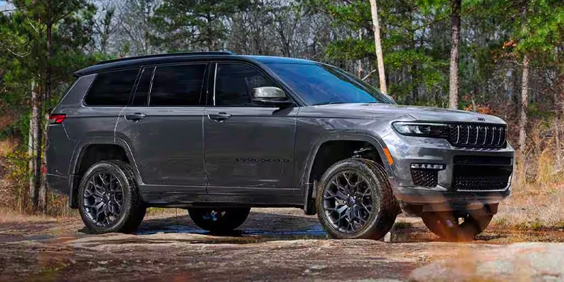 A silver Jeep Grand Cherokee L near Erie PA