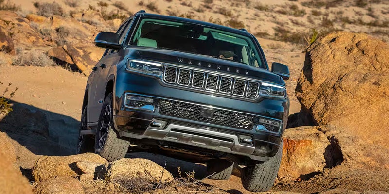 Front view of 2025 Jeep Wagoneer on the rocks